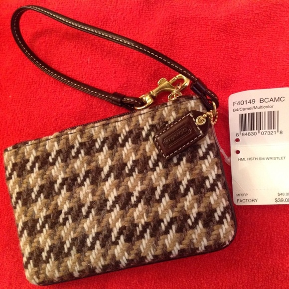 Coach Handbags - NWT Coach Hamilton Small Wristlet